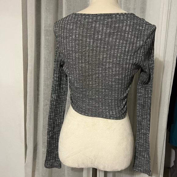 PrettyLittleThing Gray Ribbed Sweater - Picture 2 of 4
